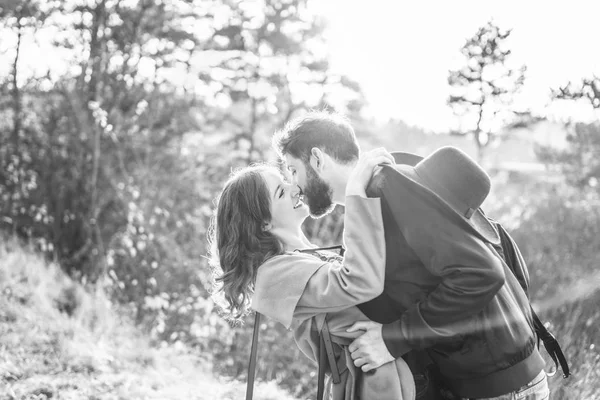 Feliz Jovem Romântico Casal Passar Tempo Juntos Livre — Fotografia de Stock