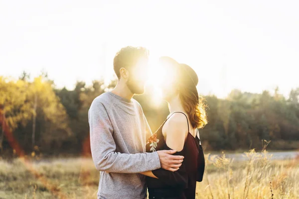 Muito Jovem Casal Romântico Passar Tempo Juntos Livre — Fotografia de Stock