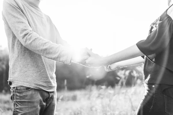 Hübsches Junges Romantisches Paar Verbringt Zeit Zusammen Freien — Stockfoto