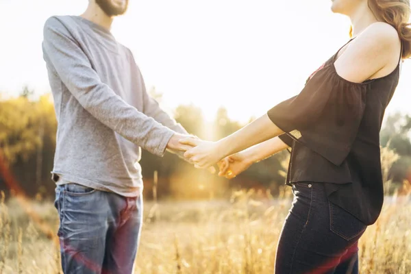 Bastante Joven Pareja Romántica Pasar Tiempo Juntos Aire Libre — Foto de Stock