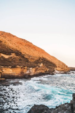 Atlantik Okyanusu ve tenerife adasında dağ manzaralı