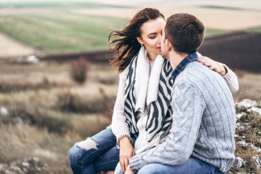 Romantik mutlu çift keyfini birlikte vakit açık