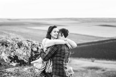 Romantik mutlu çift keyfini birlikte vakit açık