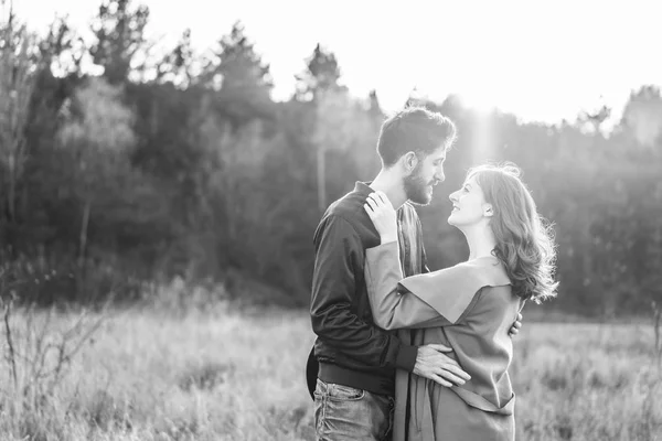 Hübsches Junges Romantisches Paar Verbringt Zeit Zusammen Freien — Stockfoto