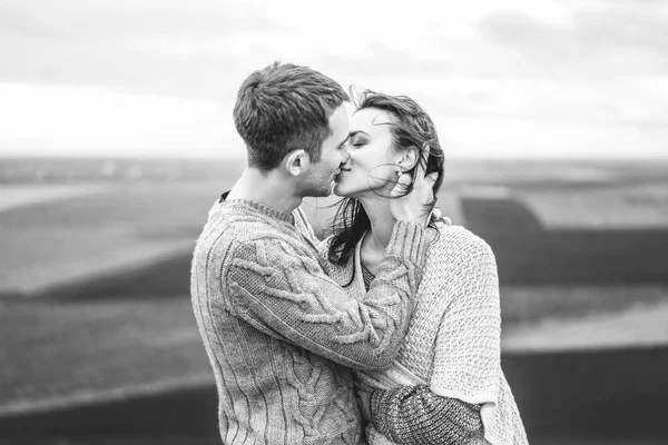 Romântico Jovem Casal Passar Tempo Juntos Livre — Fotografia de Stock