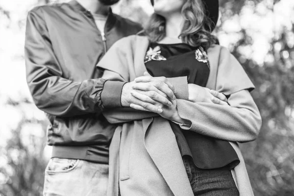 Heureux Jeune Couple Romantique Passer Temps Ensemble Plein Air — Photo