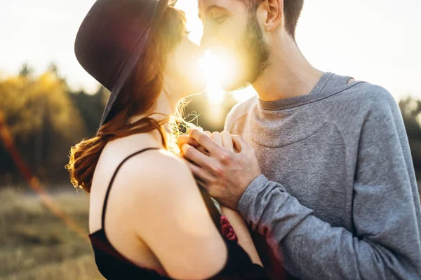 Pretty Young Romantic Couple Spend Time Together Outdoor — Stock Photo, Image