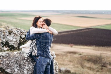 Romantik mutlu çift keyfini birlikte vakit açık