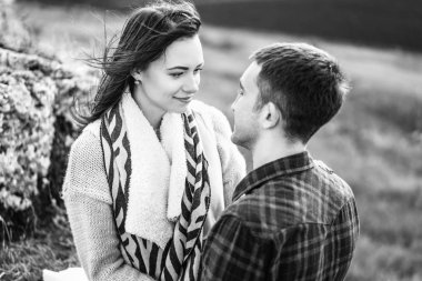 Romantik mutlu çift keyfini birlikte vakit açık