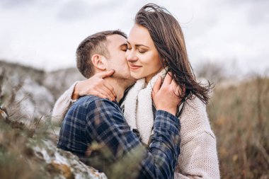 Romantik mutlu çift keyfini birlikte vakit açık