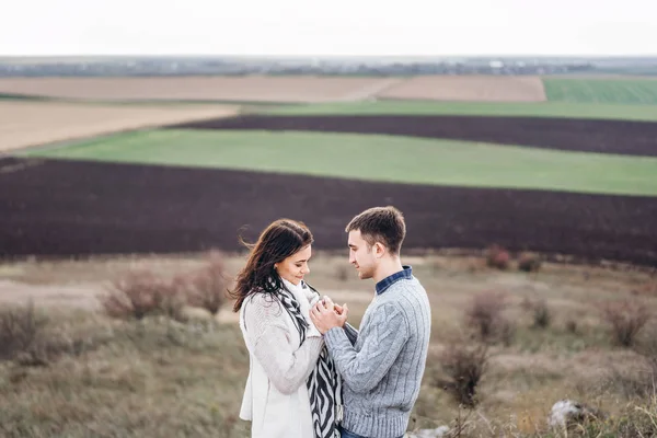 Romántica Pareja Bonita Aire Libre Disfrutar Pasar Tiempo Juntos —  Fotos de Stock