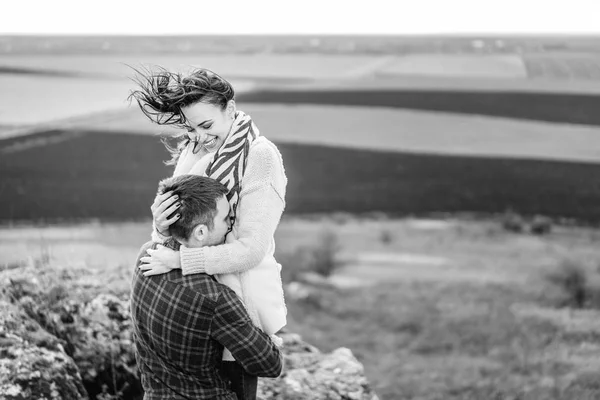 Romântico Muito Jovem Casal Divertir Livre — Fotografia de Stock