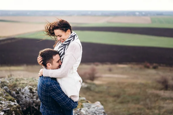 Pareja Romántica Bastante Joven Divertirse Aire Libre —  Fotos de Stock