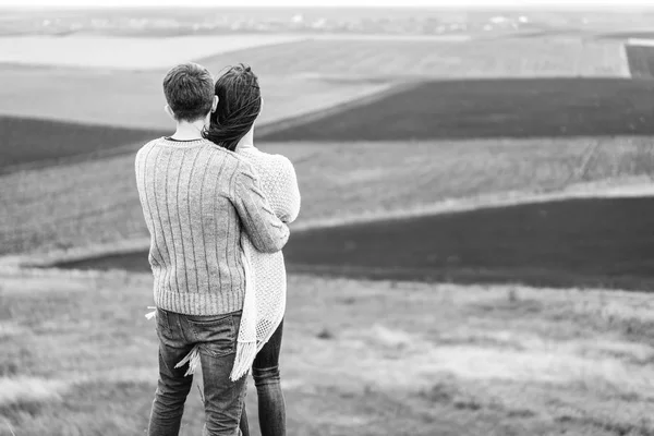 Romântico Casal Bonito Livre Desfrutar Passar Tempo Juntos — Fotografia de Stock