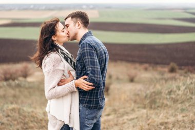 Birlikte vakit romantik genç çift açık