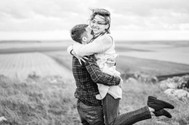 Romantik Genç ve güzel çift açık iyi eğlenceler