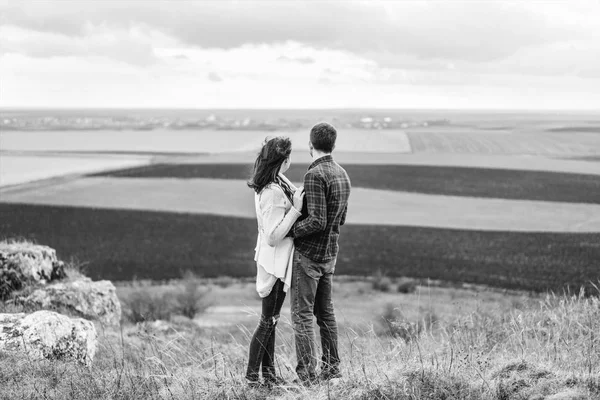 Romântico Casal Bonito Livre Desfrutar Passar Tempo Juntos — Fotografia de Stock