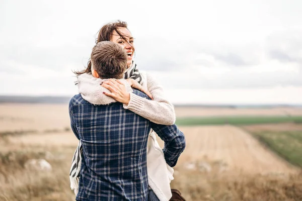 Romantische Vrij Jong Koppel Veel Plezier Buiten — Stockfoto