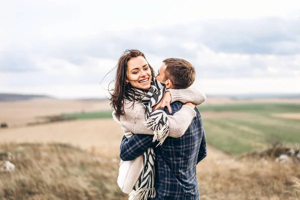 Romantische Vrij Jong Koppel Veel Plezier Buiten — Stockfoto