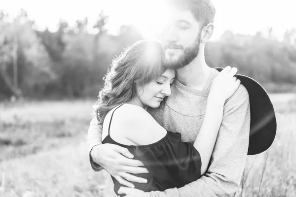 Hübsches Junges Romantisches Paar Verbringt Zeit Zusammen Freien — Stockfoto