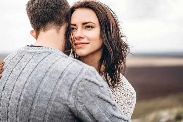 Casal Feliz Romântico Gosta Passar Tempo Juntos Livre — Fotografia de Stock