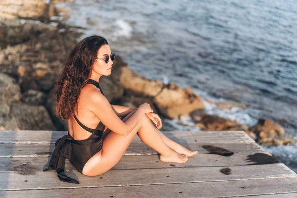 Hübsche Panasiatische Frau Entspannt Sich Auf Der Seebrücke Meer Schwarzen — Stockfoto