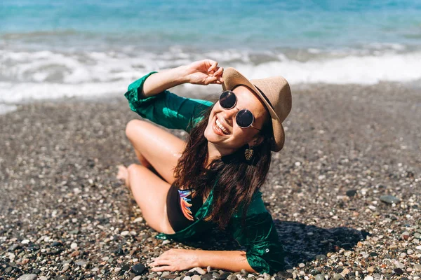 Bella Pan Ragazza Asiatica Viaggio Rilassante Sulla Spiaggia Mare Verde — Foto Stock