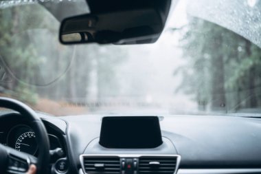 Adam içinde görünüm ile araba.