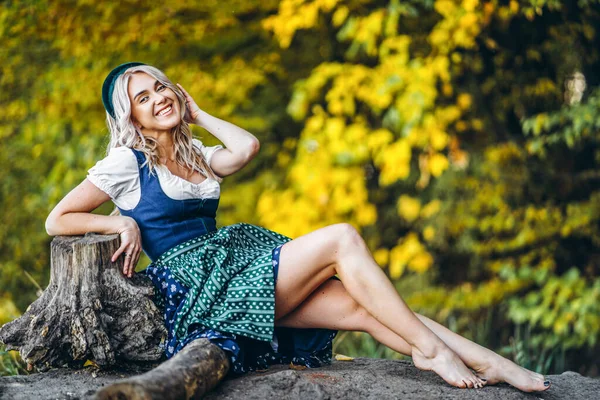 Oktoberfest Hari Patrick Hari Bir Intenasional Gadis Pirang Cantik Bertelanjang — Stok Foto