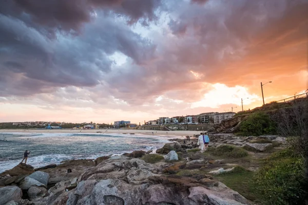 Den Vackra Stranden Maroubra Vid Solnedgången Himlen Erbjuder Ett Dramatiskt — Stockfoto