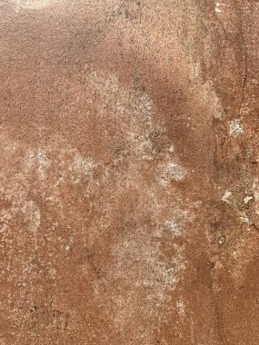 Tarafsızlığından dolayı kahverengi seramik dekoru ilginç dokular yaratmak için harikadır..