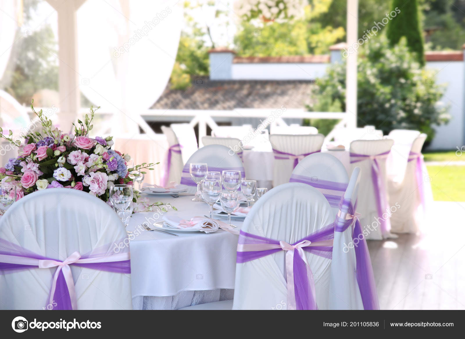 Decoración Boda Con Hermosos Asientos Aire Libre Verano — Foto de stock  #201105836 © ozina, image size:1600x1167