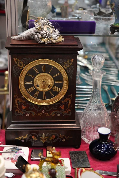 Antike Uhr Mit Römischen Ziffern Auf Dem Flohmarkt Moskau 2018 — Stockfoto