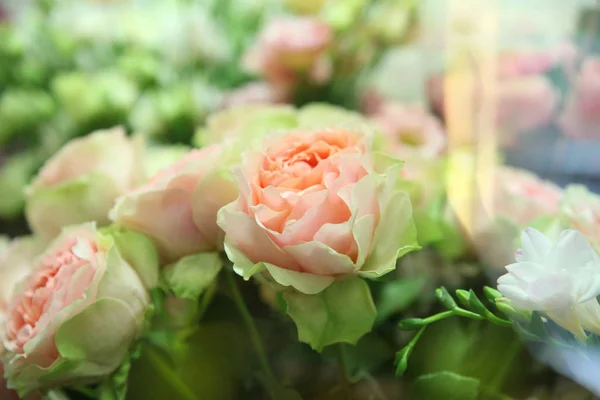 Sehr Schöner Und Großer Strauß Rosen — Stockfoto