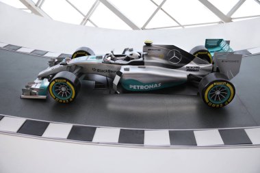 Mercedes Amg Petronas Mercedes arabaya beni yarış motor sporları konsept mağaza. Moskova. Alışveriş Merkezi Vegas. 27.07.2018