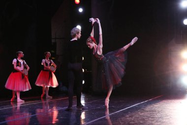 Baş balerin ve solist Mariinsky tiyatro Ulyana Lopatkina, Andrey Ermakov, pas de de de La Esmeralda konser, Rus Balesi St. Petersburg Akademisi 275th yıldönümü. Vaganova. Moskova. 07.12.2012
