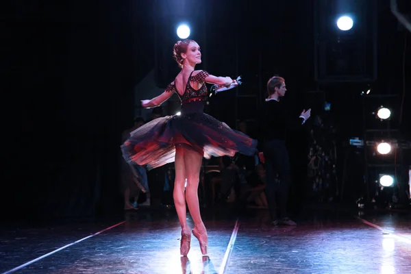 Baş balerin Mariinsky tiyatro Ulyana Lopatkina, pas de de Deux 