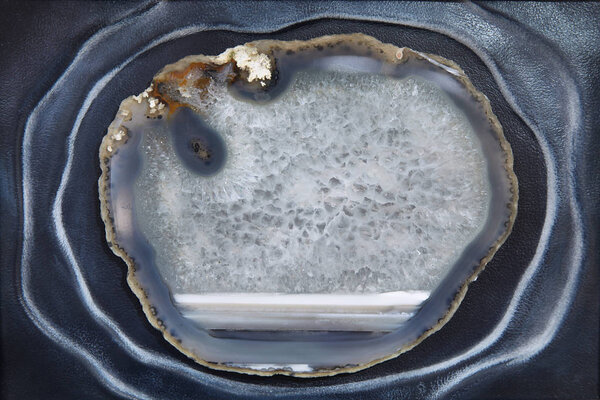 Большой красивый агатный камень для украшения интерьера
