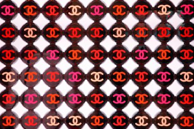 Oyun Merkezi Coco Chanel Chanel işareti. Vogue fashion's gece 2018. TSUM. Moskova. 04.09.2018