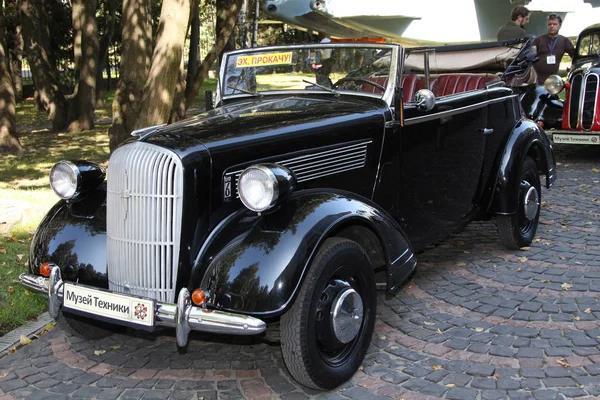 Vintage Siyah Cabrio Moscow Region Vadim Zadorozhnogo Için Müzesi Teknik — Stok fotoğraf