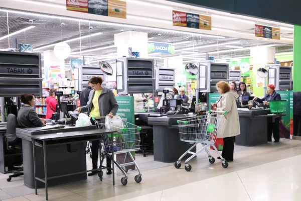 People Make Food Purchases Supermarket Crossroads Moscow 2018 — Stock Photo, Image