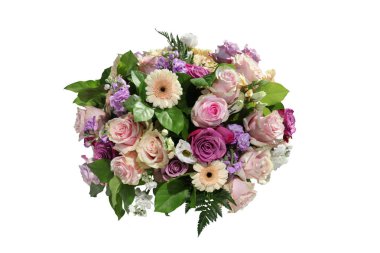 Renkli güller beyaz bir arka plan üzerinde narin buket