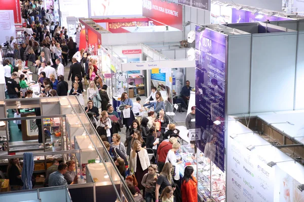 Many Interested People Exhibition Exhibition Intercharm 2018 Moscow 2018 — Stock Photo, Image