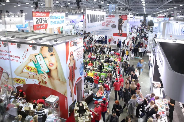 Muchas Personas Sientan Sillas Masaje Stand Yamaguchi Así Como Otros — Foto de Stock