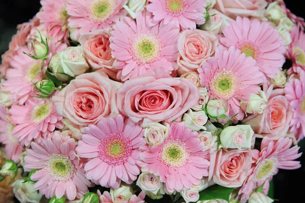 Licht Roze Gerbera Roze Rozen Een Groot Boeket Close — Stockfoto