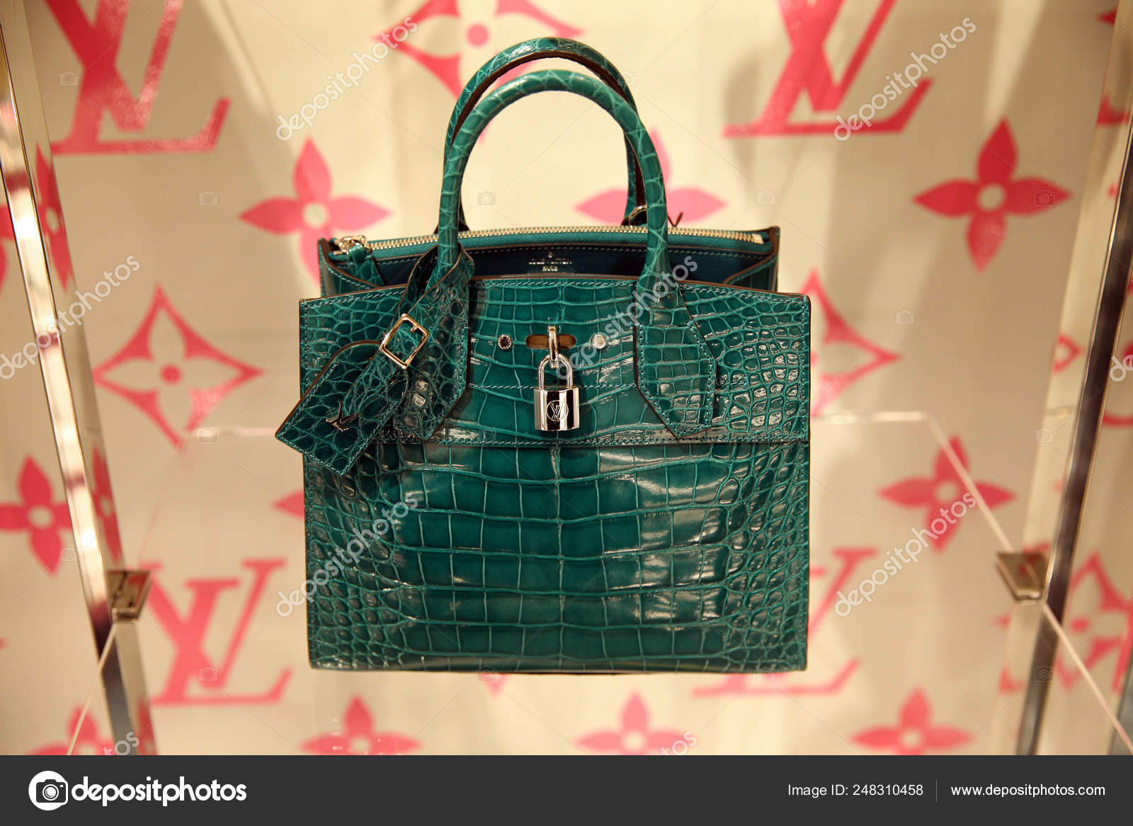 Green women's bag by Louis Vuitton, a new collection in the comp