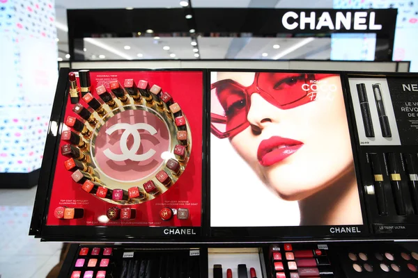 Kirakat Chanel hirdetési kampány Lily-Rose Depp. Moszkva. 20.03.2019 — Stock Fotó