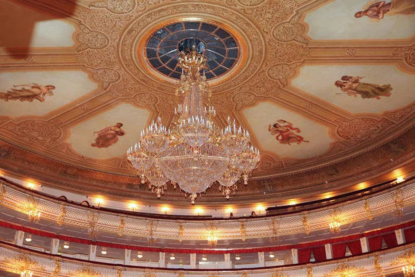 ボリショイ劇場のシャンデリア。歴史的な光景。モスクワ。26 — ストック写真