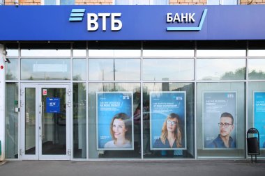 Vtb Bank ofis binasının cephesi. Moskova. 22.05.2019
