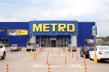 Bakkallar, hipermarketler Metro Cash & Carry. Moskova bölgesi, 